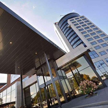 Van Der Valk Hotel Тил Екстериор снимка