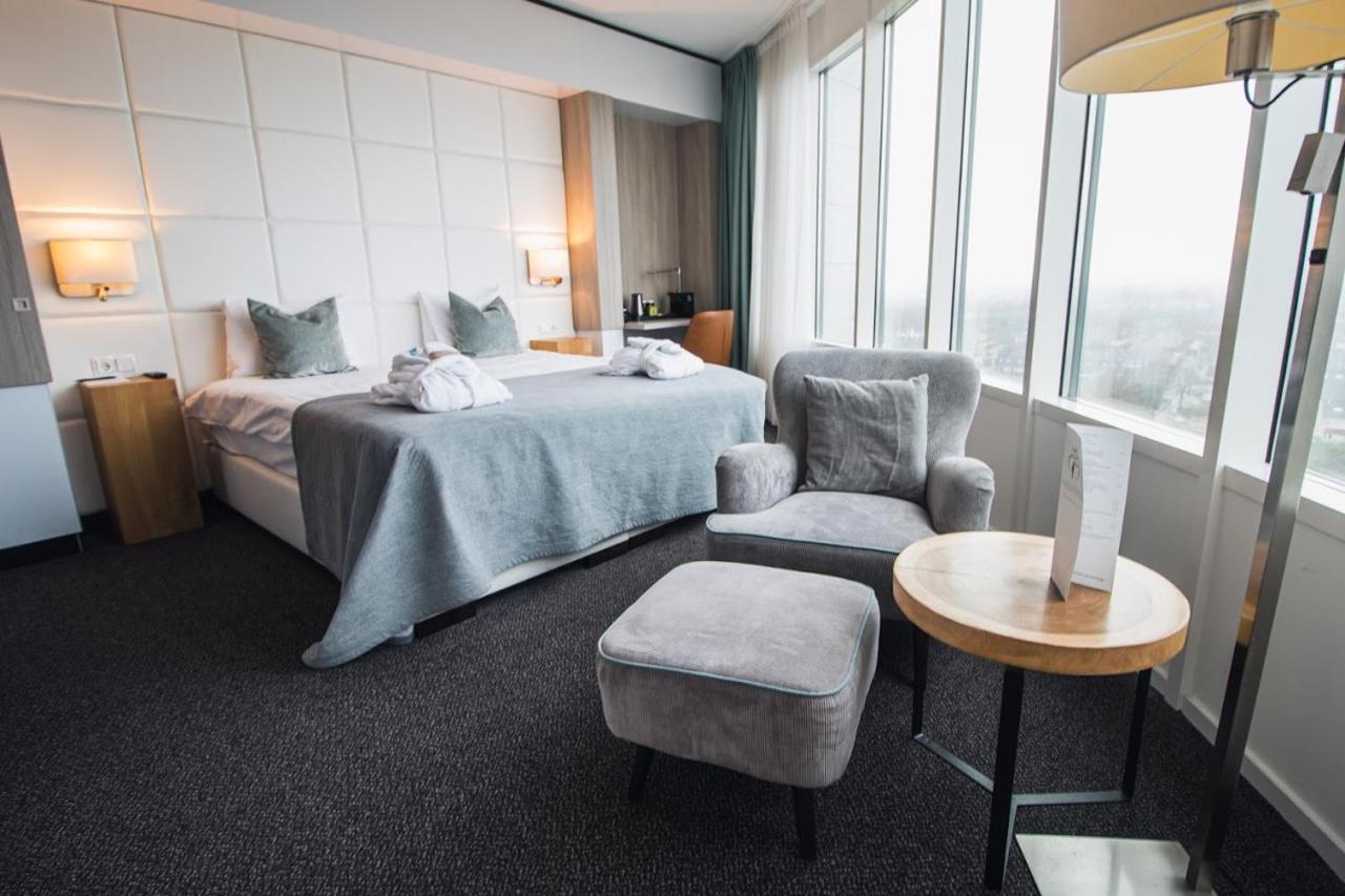 Van Der Valk Hotel Тил Екстериор снимка