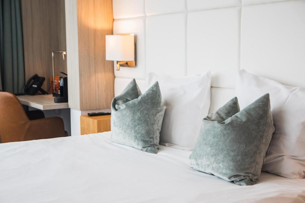 Van Der Valk Hotel Тил Екстериор снимка