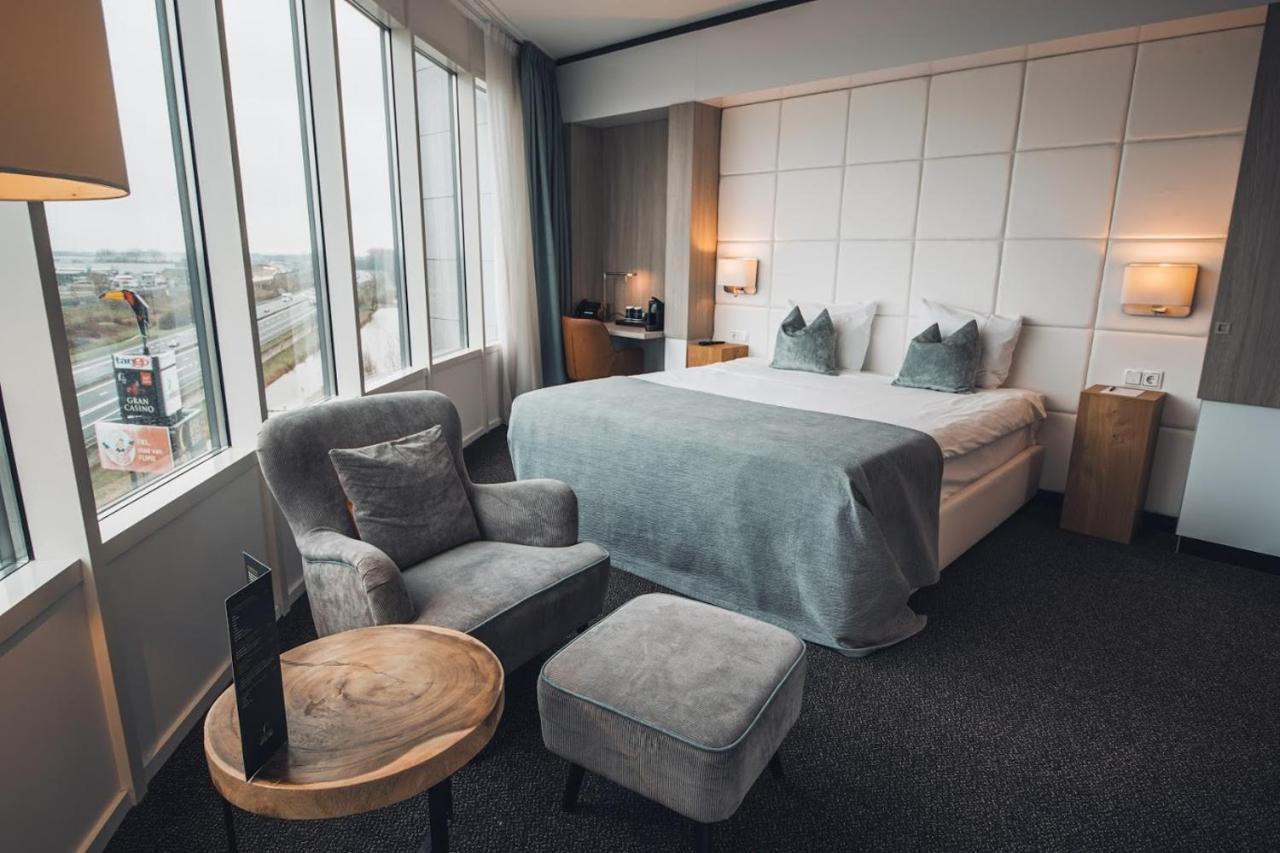 Van Der Valk Hotel Тил Екстериор снимка
