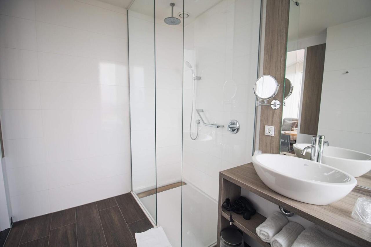 Van Der Valk Hotel Тил Екстериор снимка