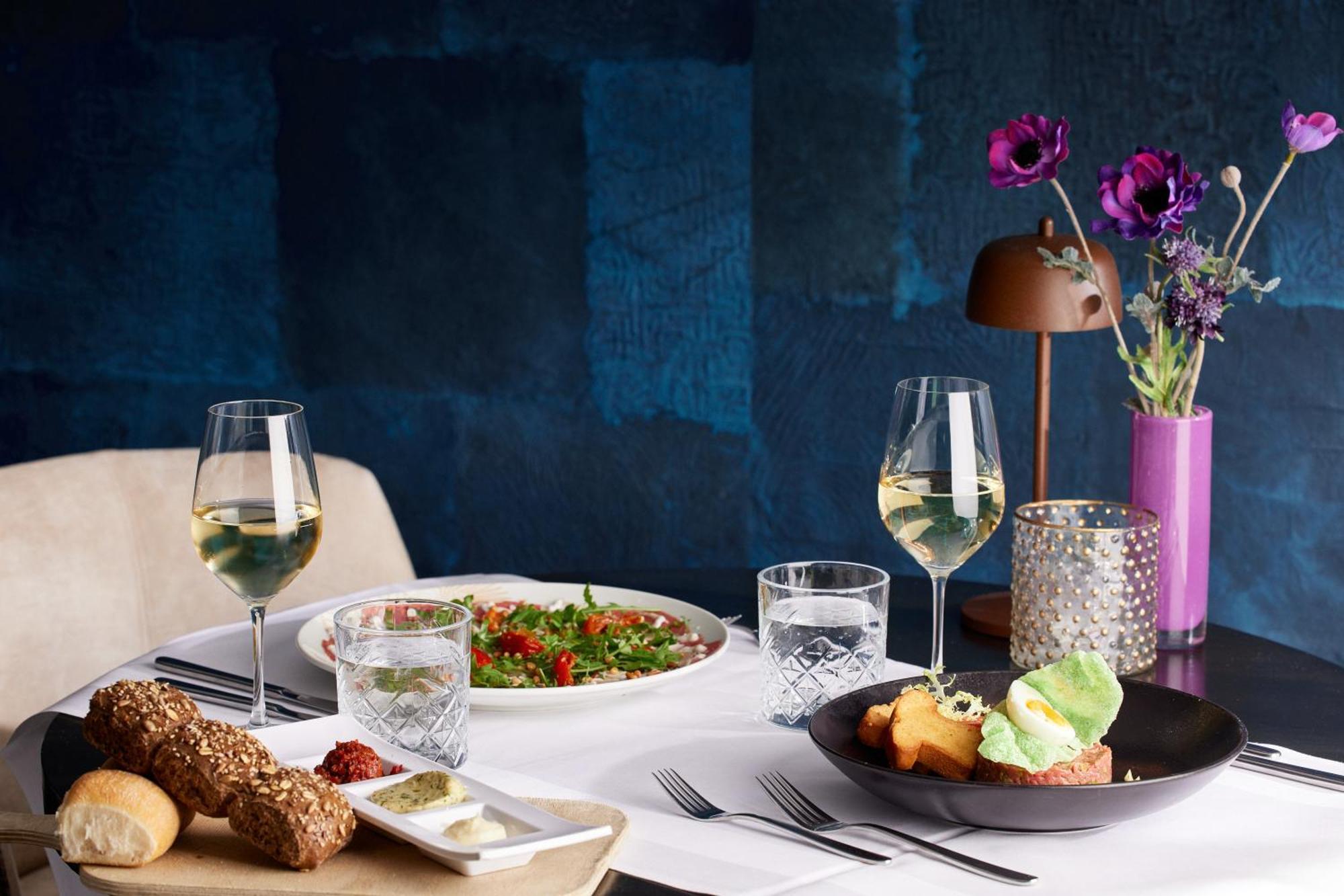 Van Der Valk Hotel Тил Екстериор снимка