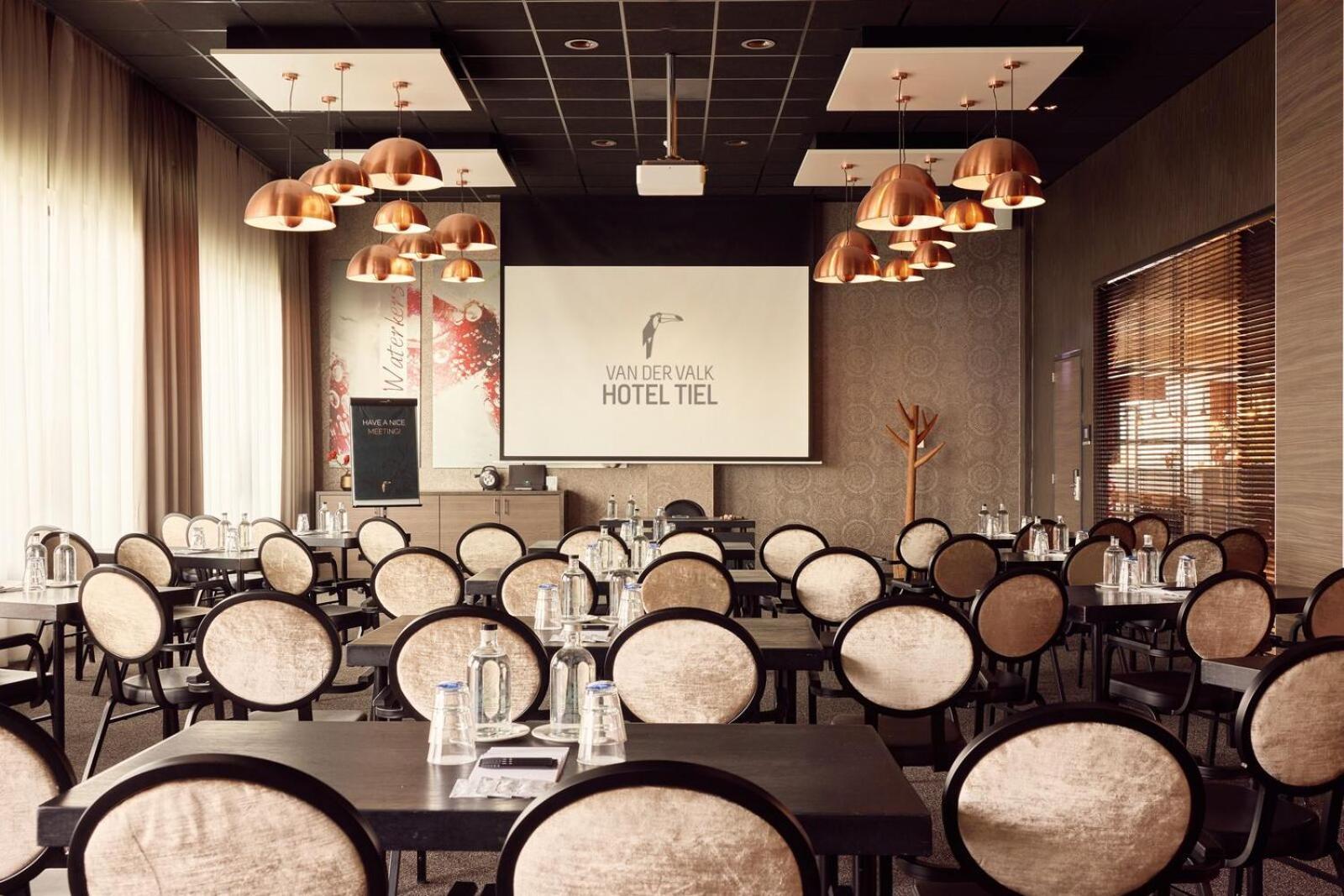 Van Der Valk Hotel Тил Екстериор снимка