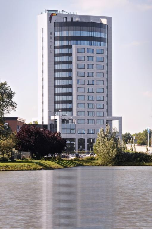 Van Der Valk Hotel Тил Екстериор снимка