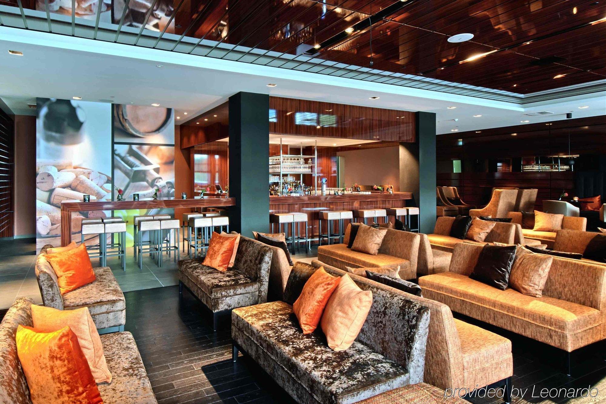 Van Der Valk Hotel Тил Екстериор снимка
